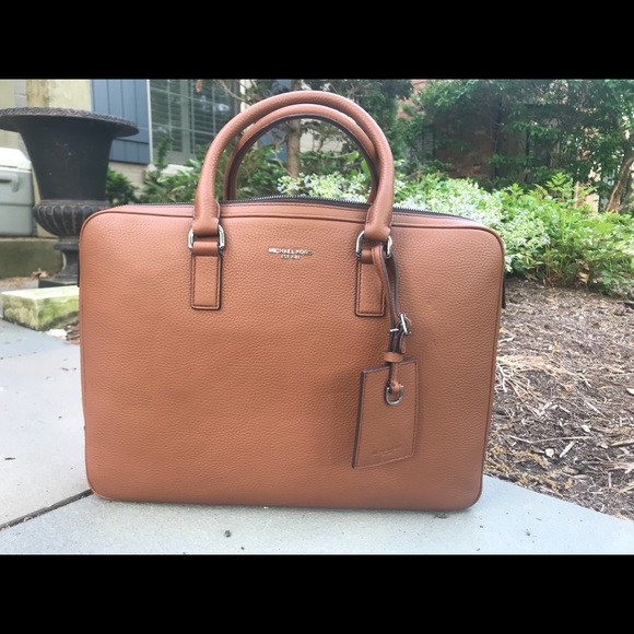 bryant large leather messenger